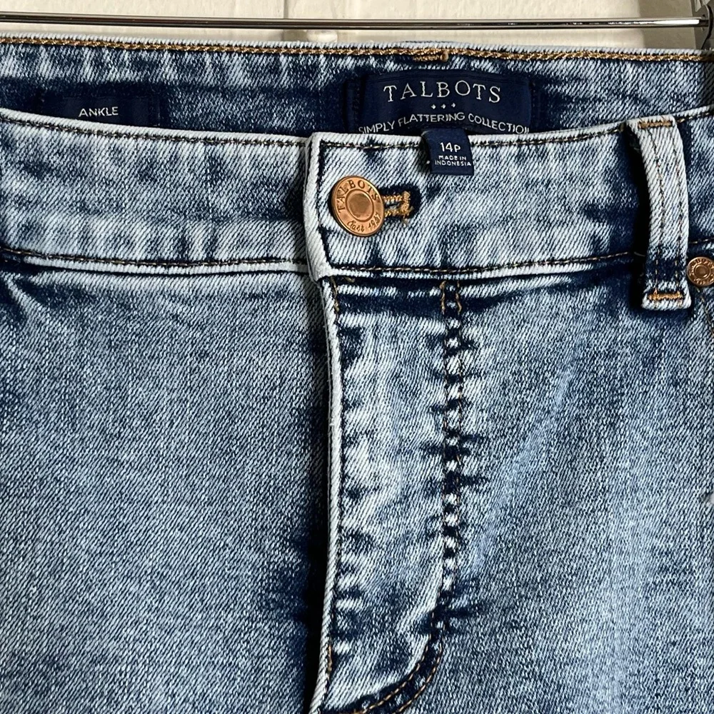 Talbots Simply Flattering Collection Ankle Acid Washed Jeans - Picture 2 of 3